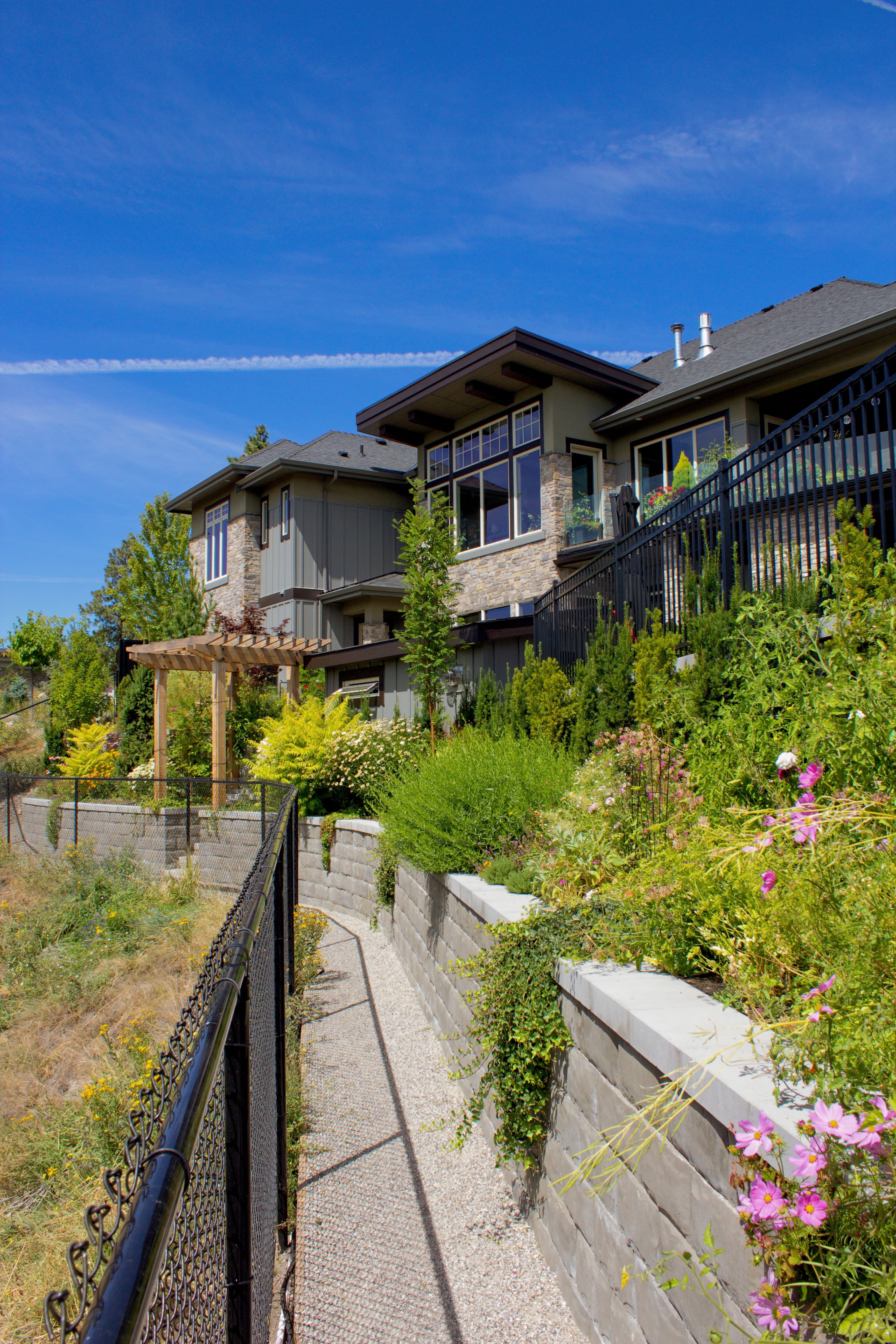 How to Choose the Right Retaining Wall for Kelowna’s Freeze-Thaw Conditions 