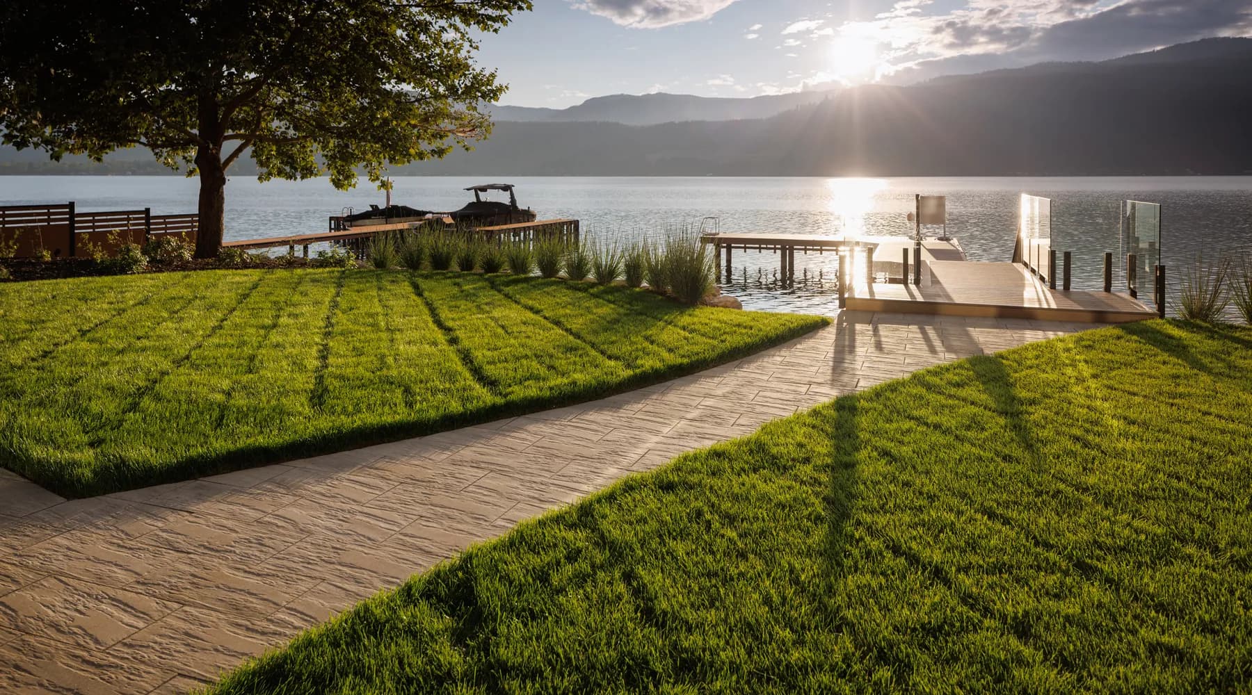 lakefront property with green beautiful yard kelowna